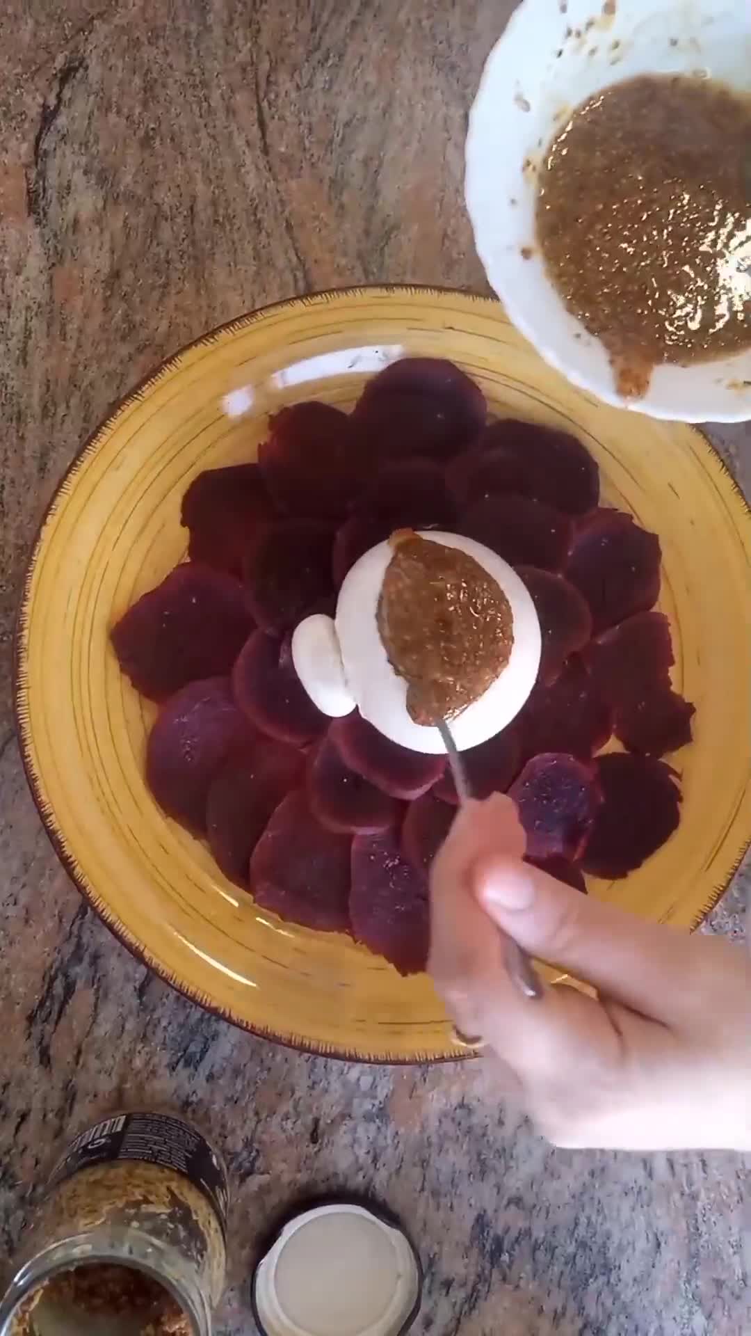 Foto del paso 1 de la receta: Carpaccio de remolacha y burrata