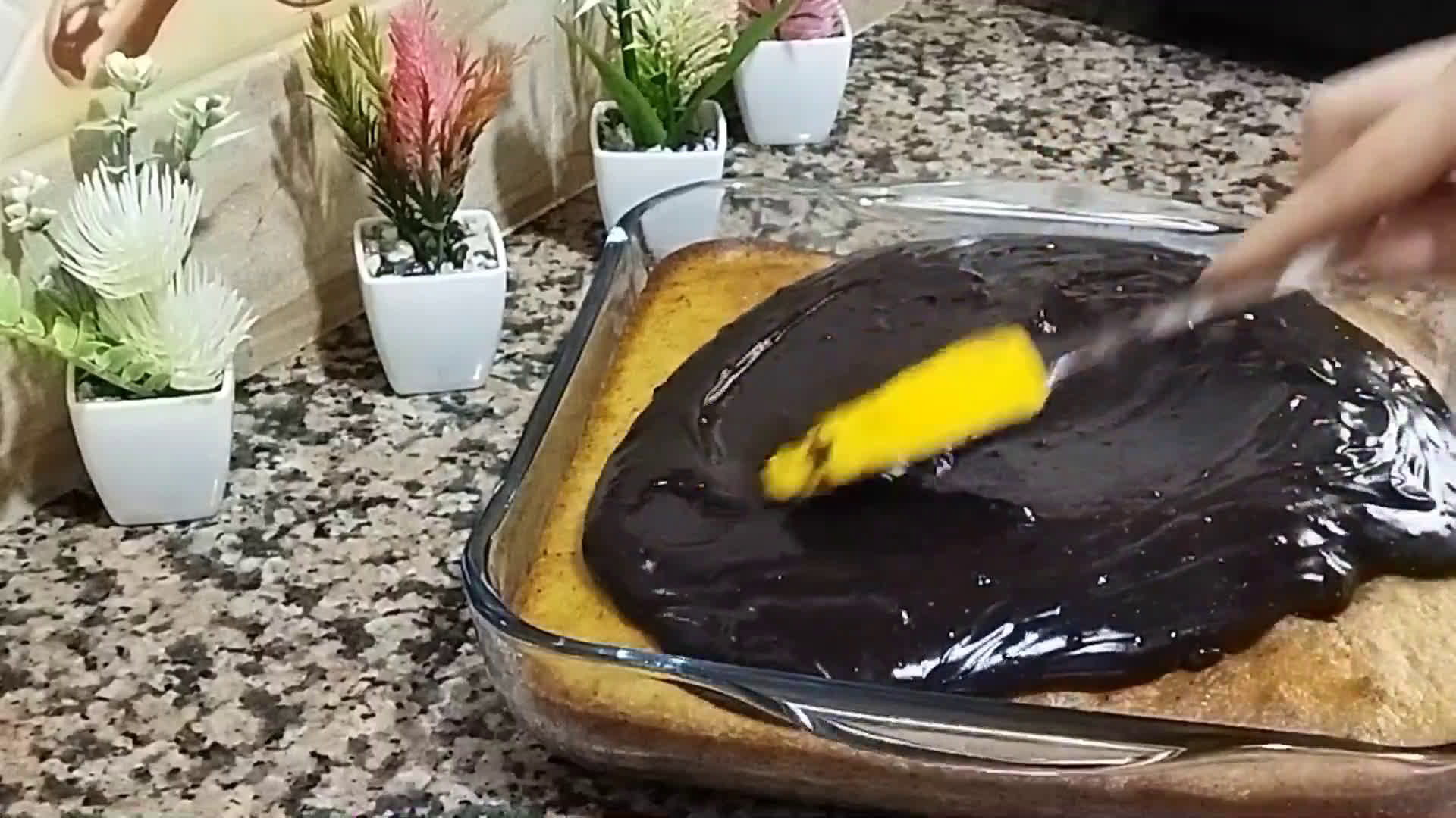 صورة لخطوة 4 من وصفة كيكة بصوص أكثر من رائع يستحق التجربة