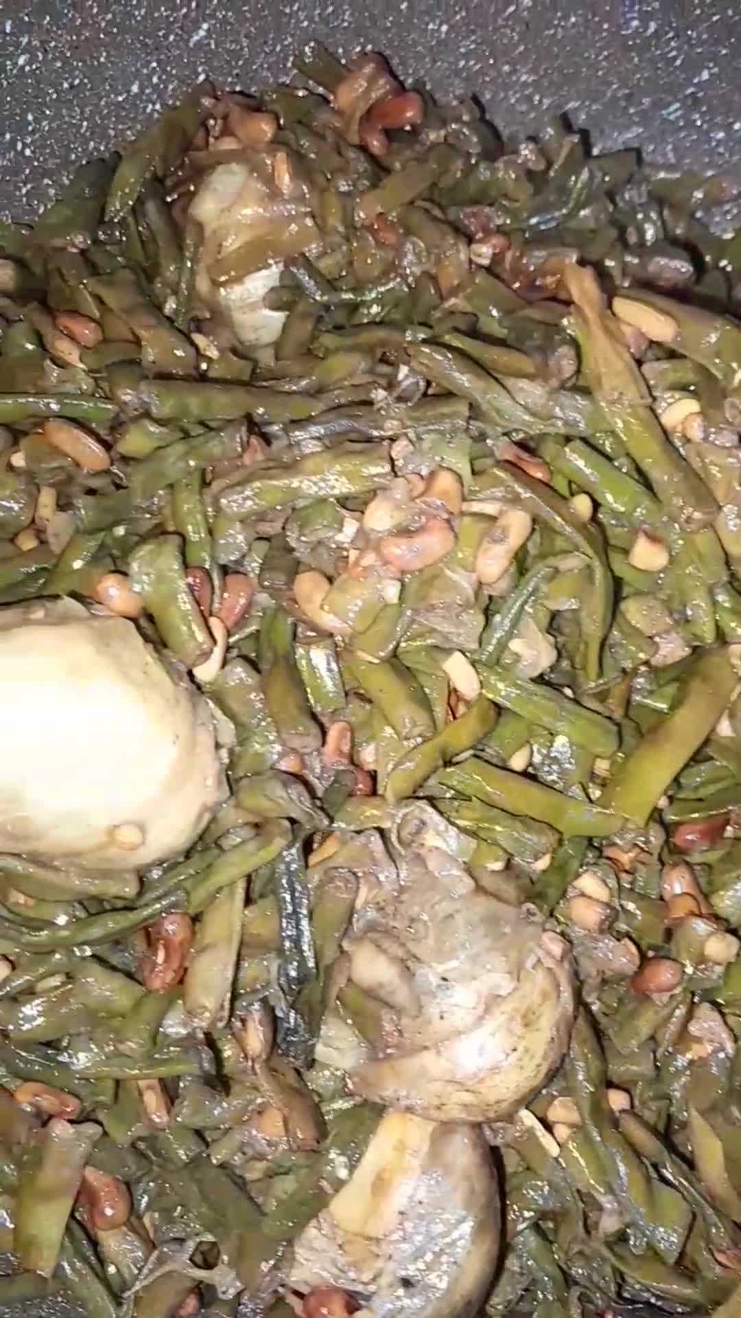 صورة لخطوة 3 من وصفة لوبية رفيعة بزيت