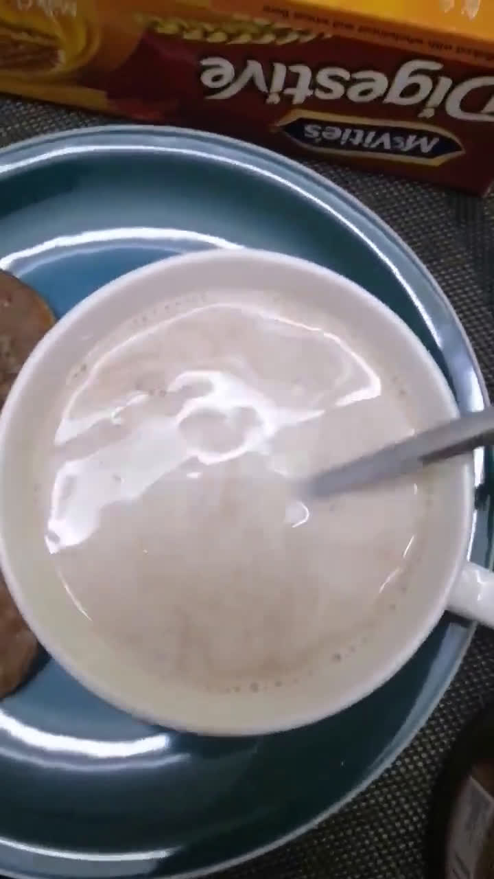 صورة لخطوة 1 من وصفة قهوة ساخنه بالشوكولاته 🍫☕