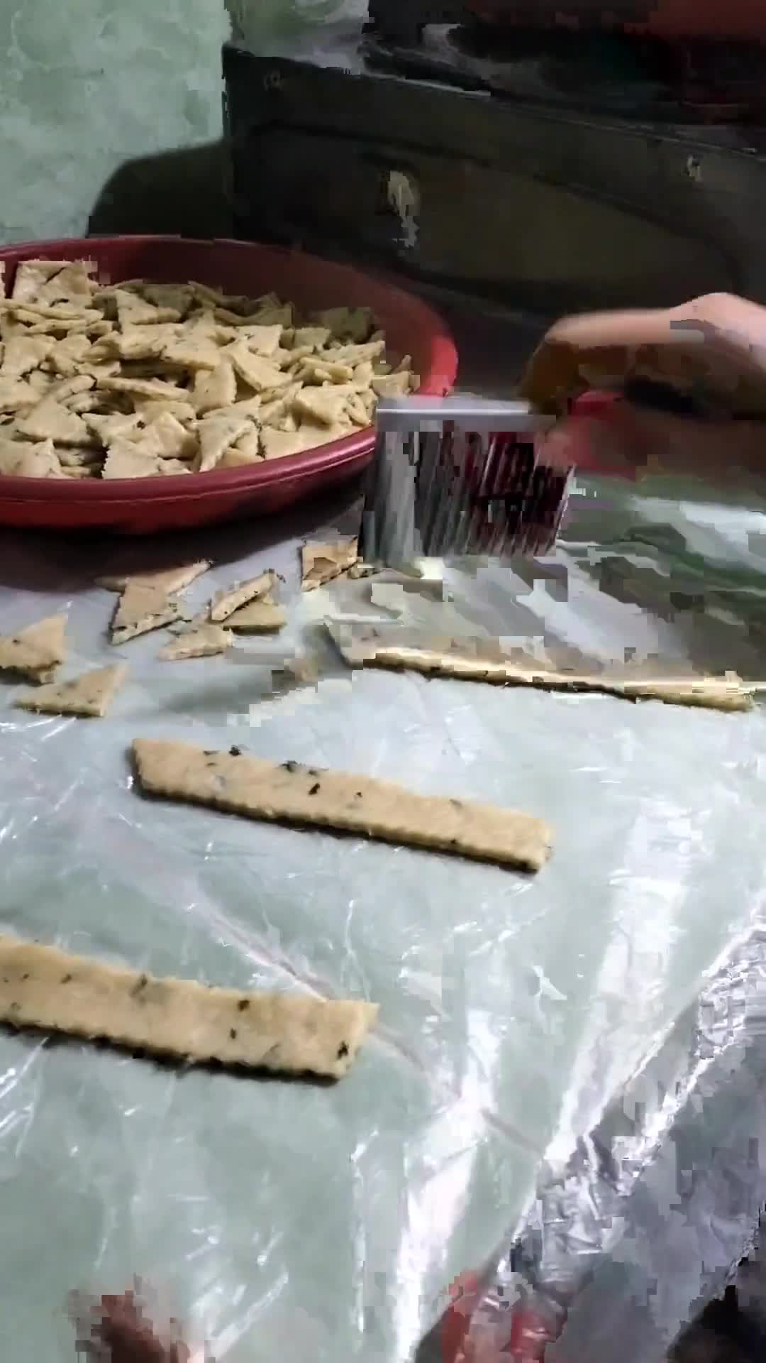 Foto langkah ke 3 dari resep Kue Bawang Renyah.
