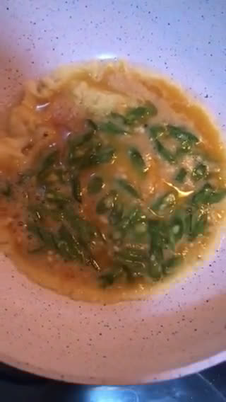 Foto langkah ke 3 dari resep Telur Dadar Buncis.