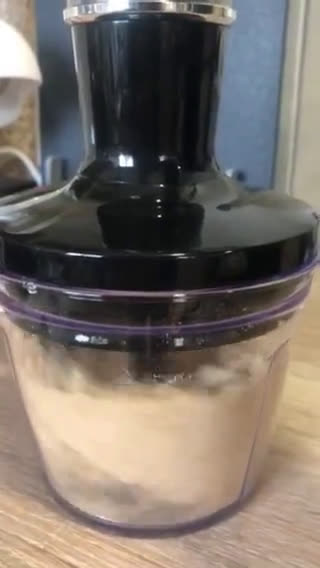 Foto del paso 1 de la receta: Postre en vasitos de piña al brandy