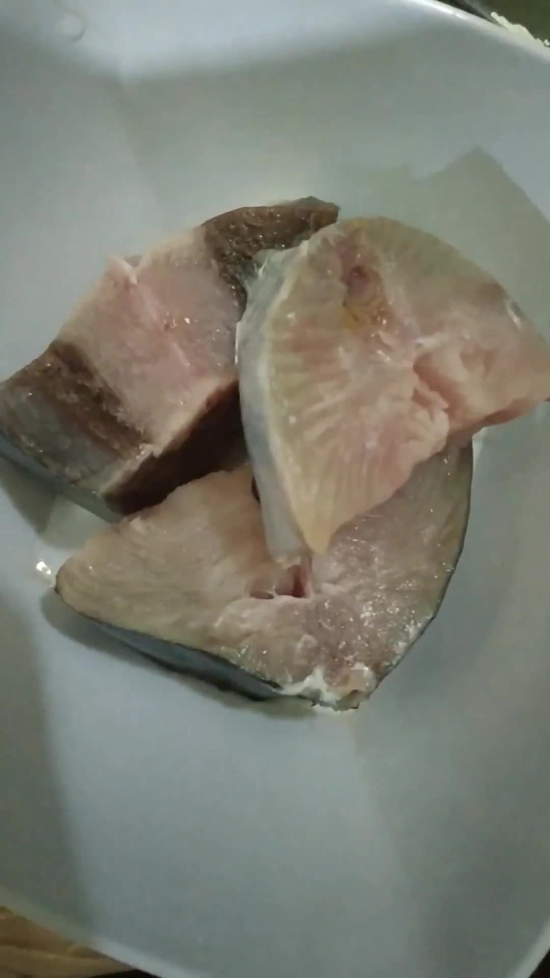 Foto langkah ke 1 dari resep Ikan Tuna Kuah Kuning MPASI 1 Years+.