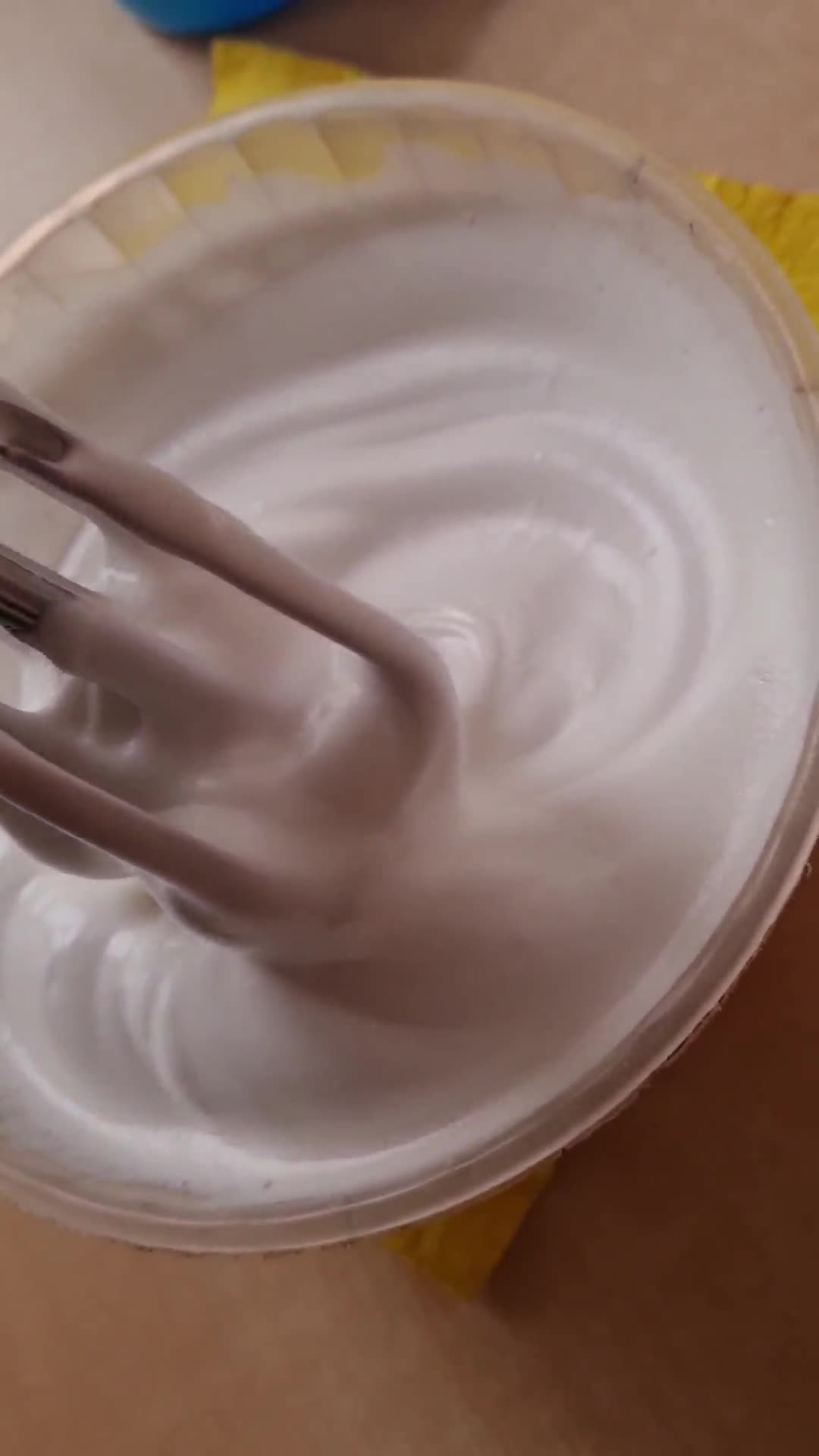 Foto del paso 4 de la receta: Galletitas de aquafaba o merenguitos fallidos, como te parezca 🤭 sin huevo 🌱