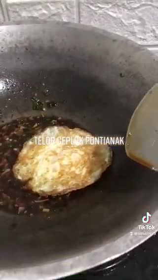 Foto langkah ke 3 dari resep Telor ceplok khas pontianak.