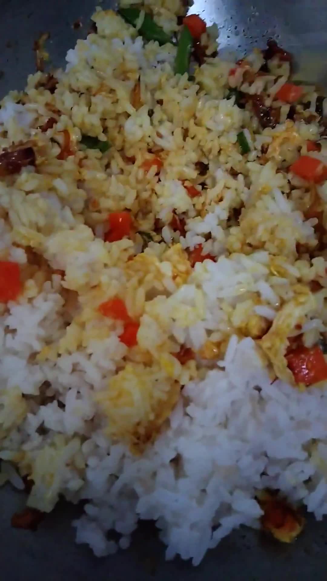 Gambar langkah 3 resipi Nasi goreng cabai kering.