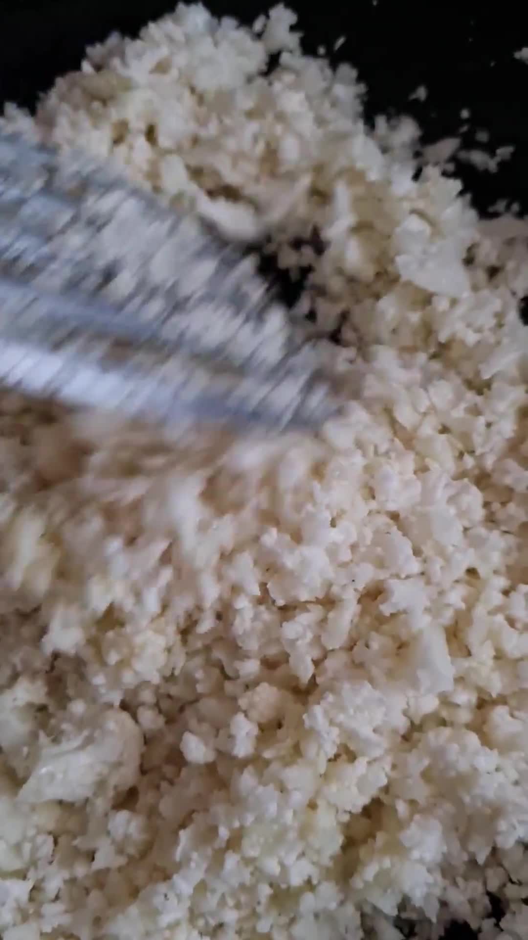 Foto del paso 3 de la receta: Tortilla de coliflor 🥚 low carb, dieta cetogénica (keto)