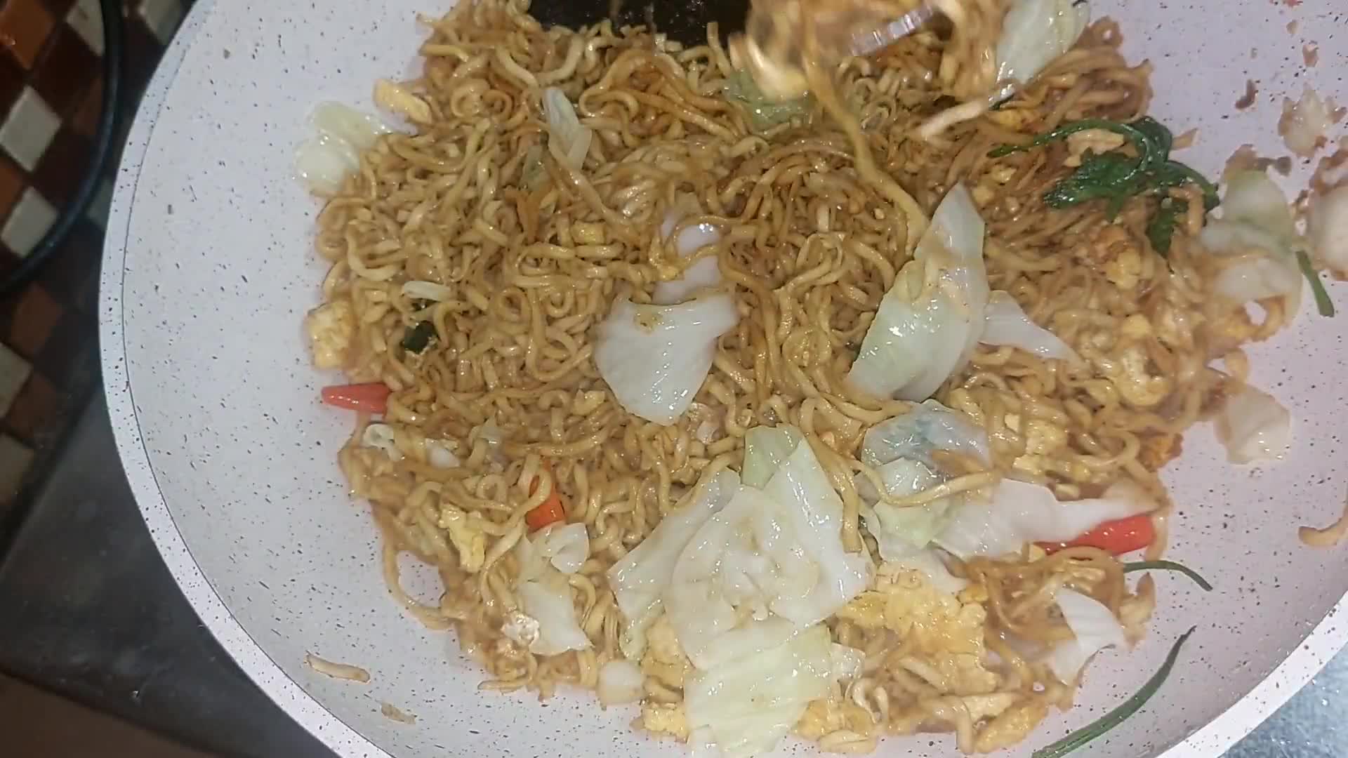 Foto langkah ke 7 dari resep 194. Mie Goreng Jawa.