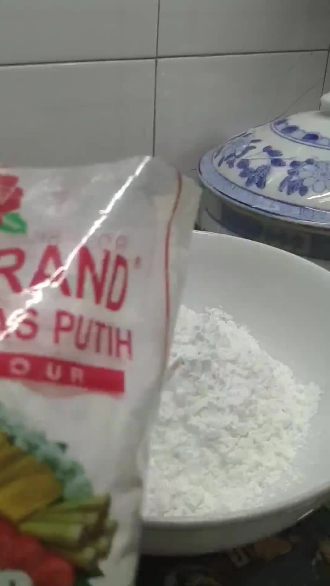Foto langkah ke 5 dari resep Rice Ball Soup.