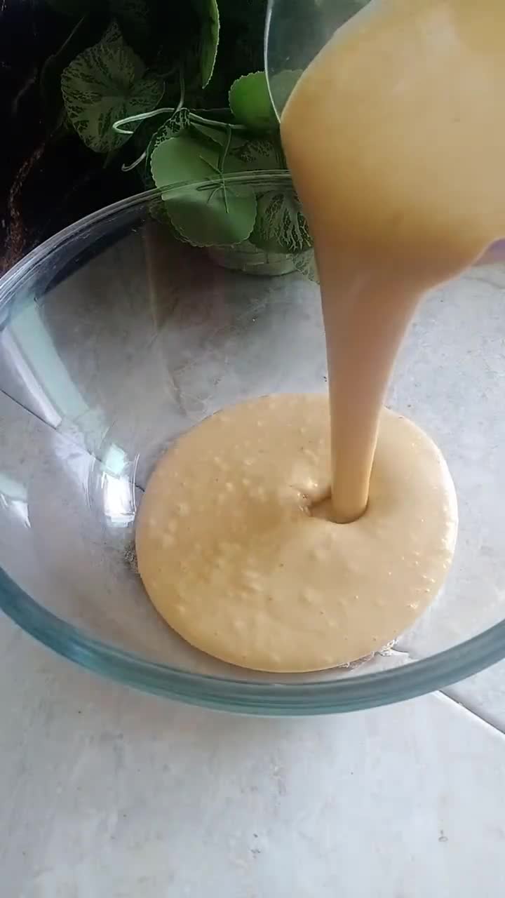 Gambar langkah 3 resipi Kek Pisang Coklat.