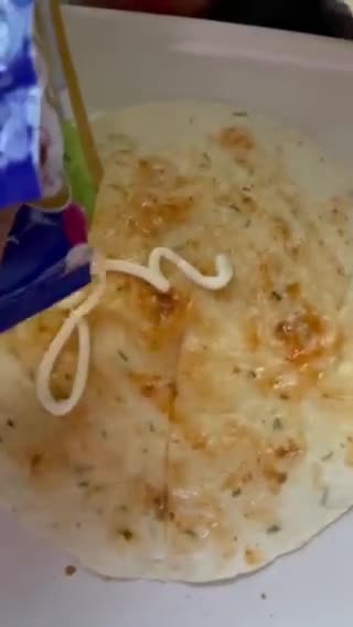 Gambar langkah 4 resipi Simple chicken tortilla wraps.