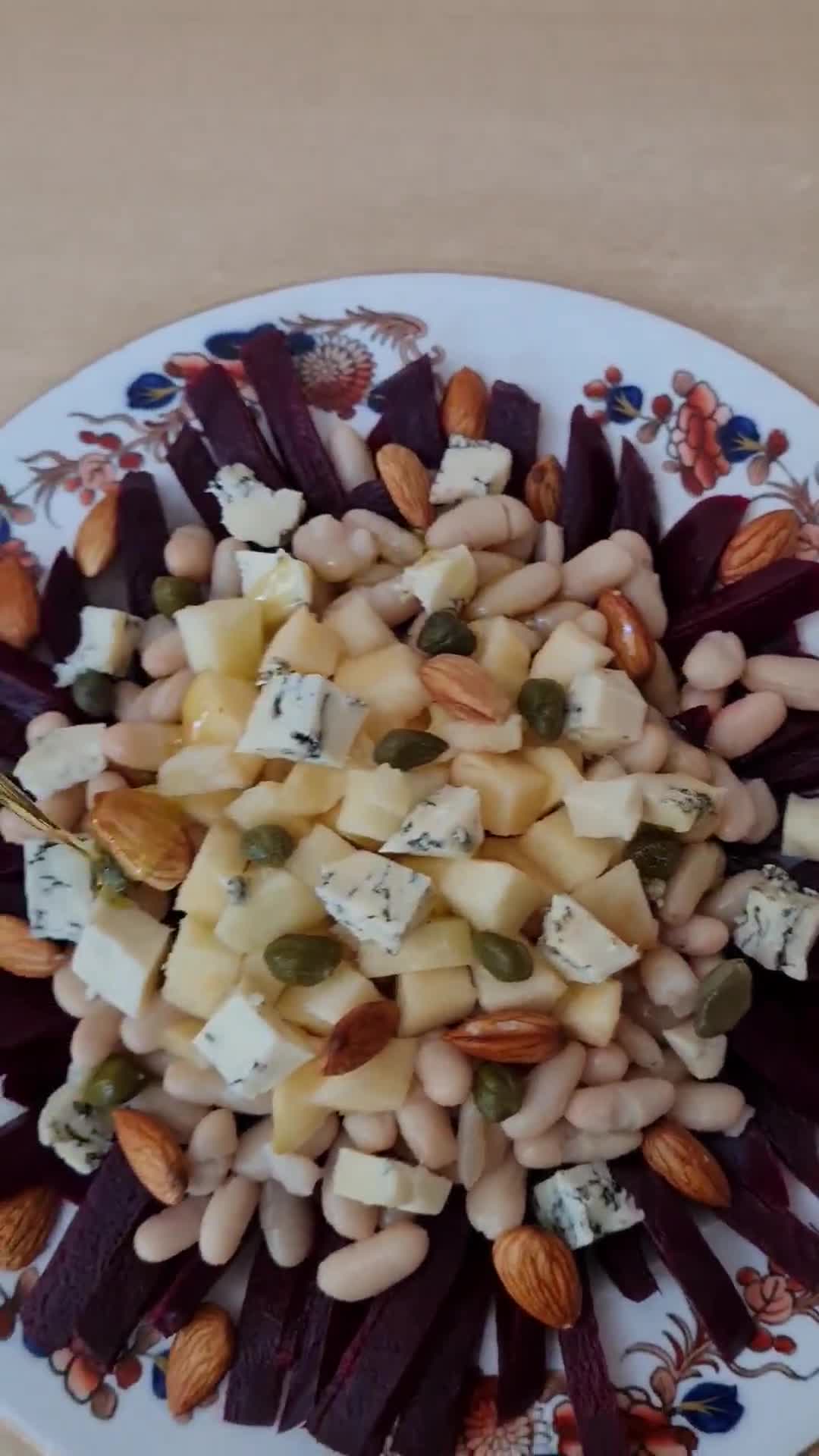 Foto del paso 4 de la receta: Ensalada de remolacha, alubias blancas, manzana y más 🥗