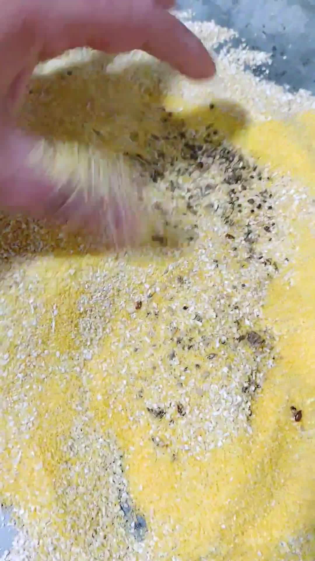 Foto del paso 4 de la receta: Milanesas de suprema rebozado con avena y polenta