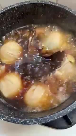 Foto langkah ke 4 dari resep Telur Batik Bacem Nikmat.