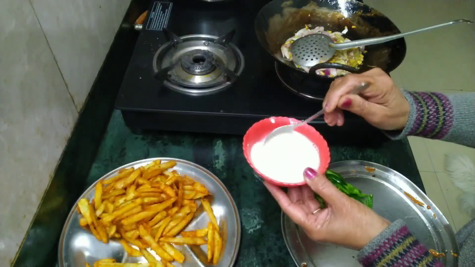 हनी चिल्ली पोटैटो (honey chilli potato recipe in Hindi) रेसिपी चरण 2 फोटो