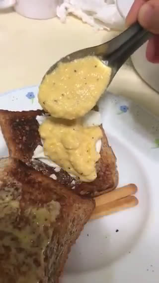 A picture of step 10 of Toast with Eggs Benedict and Baked Beans.