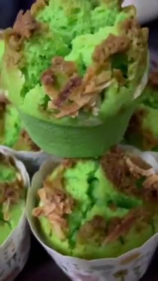 Gambar langkah 8 resipi Muffin Pandan Santan.