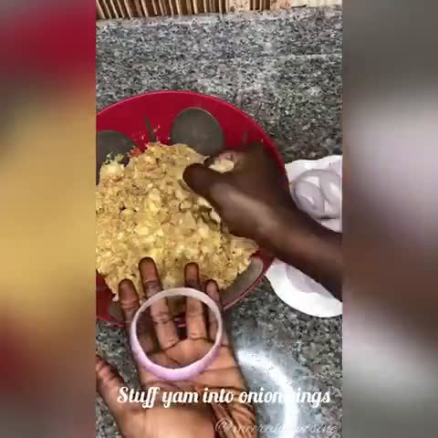 A picture of step 1 of Stuffed onion yam rings.
