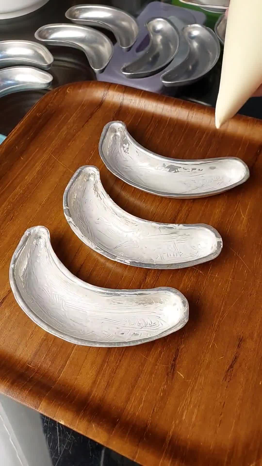 Foto langkah ke 4 dari resep Bolu Kukus Putih Telur.