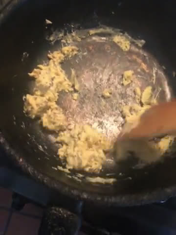 Foto del paso 3 de la receta: Revuelto de huevo con queso