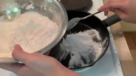 Foto langkah ke 1 dari resep Kue Sagu Keju Lumer.