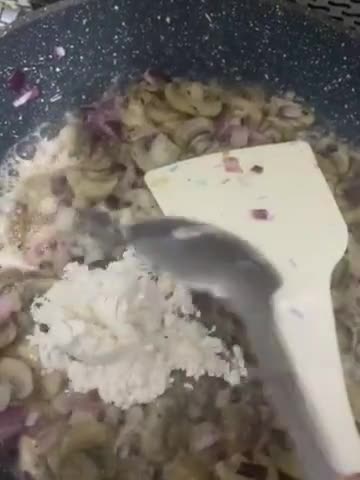 صورة لخطوة 3 من وصفة كرات كفته الدجاج بالكريمه