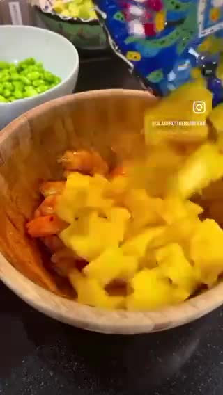 Foto del paso 2 de la receta: Ensalada de langostinos y edamame