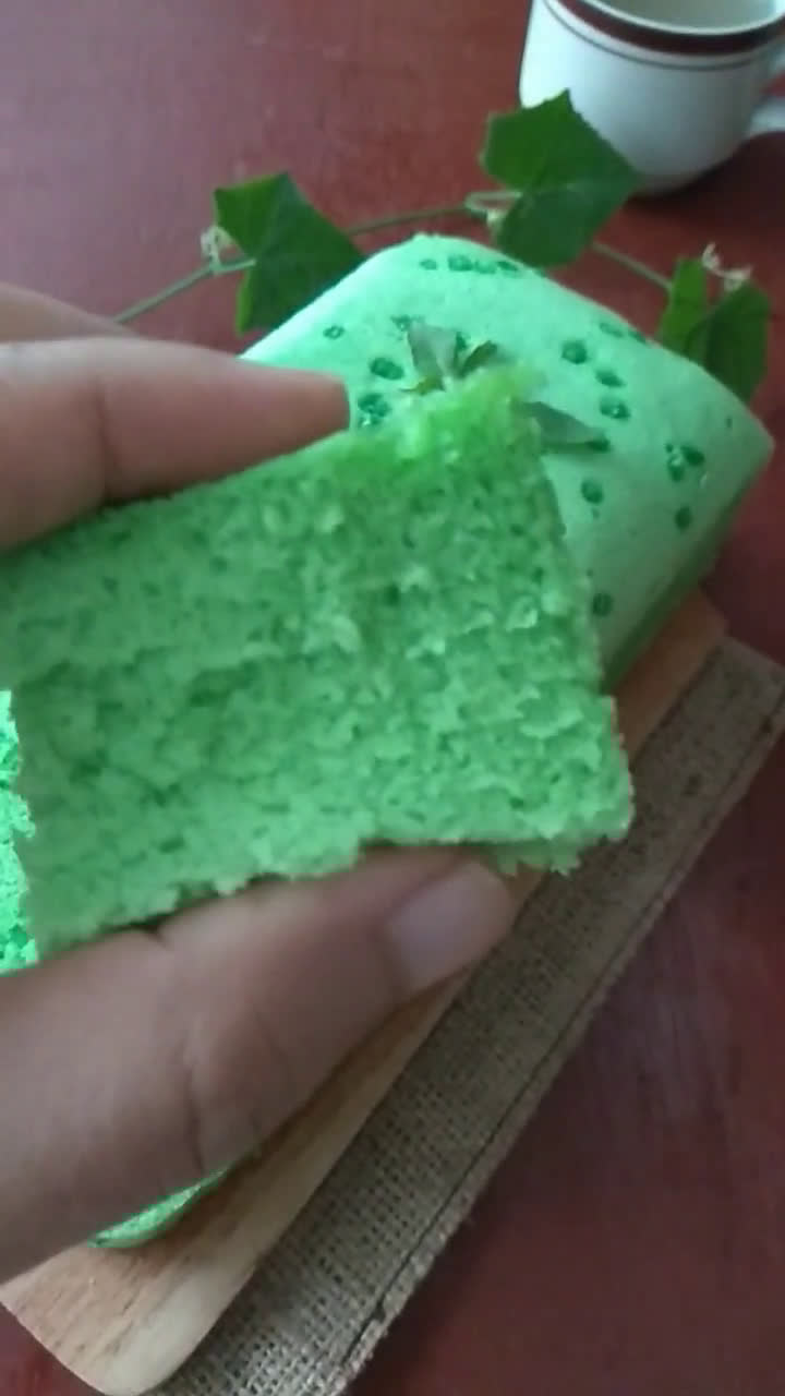 Foto langkah ke 5 dari resep Bolu Pandan Kukus Lembut.