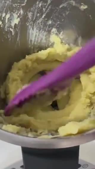 Foto del passaggio 1 della ricetta Muffin di Patate Dolci e Cioccolato