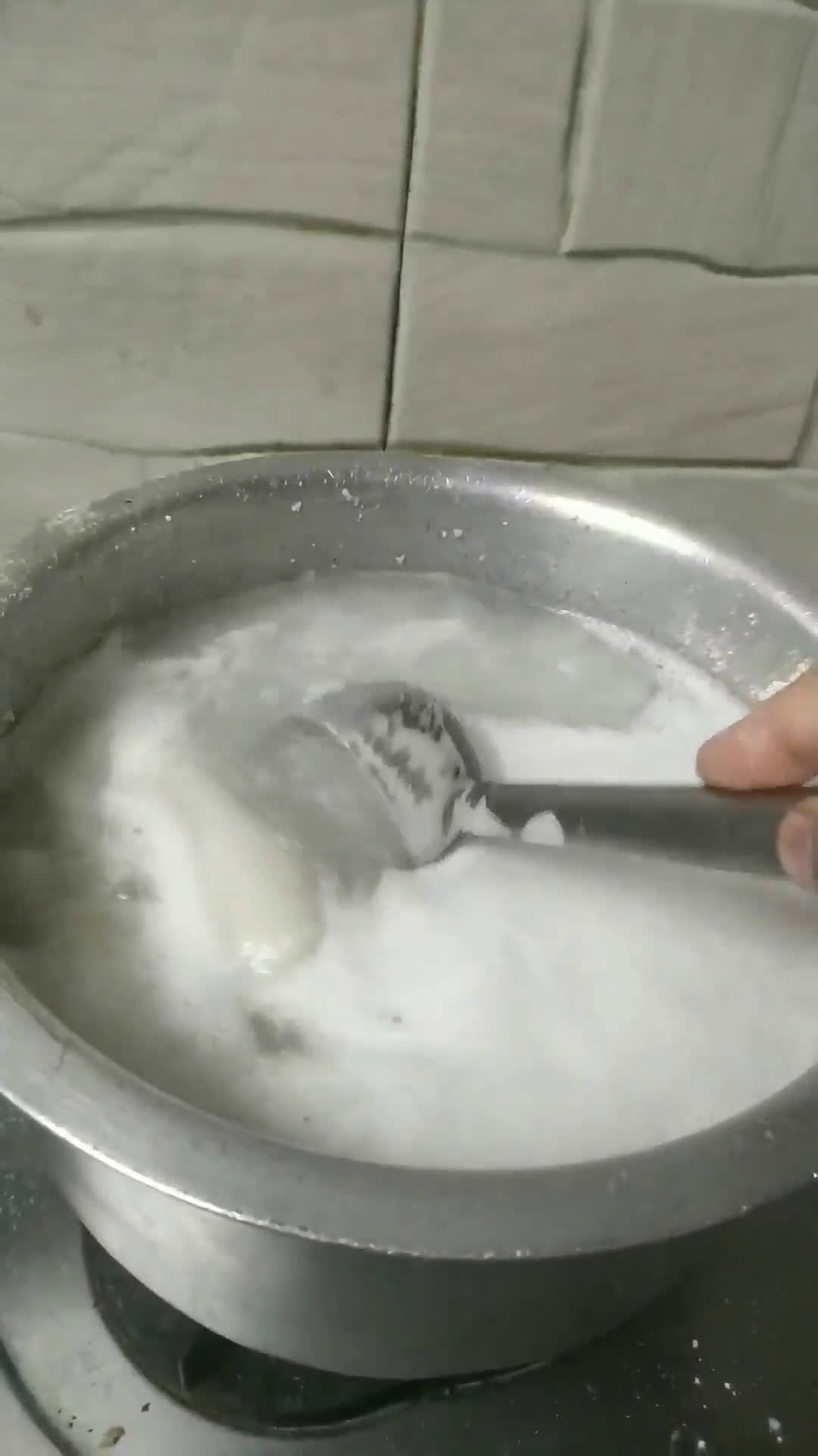 नारळाच्या दुधाच्या रसातील तांदळाचे शिरवळे (tandalache shirvale recipe in marathi) रेसिपी स्टेप 6 फोटो 