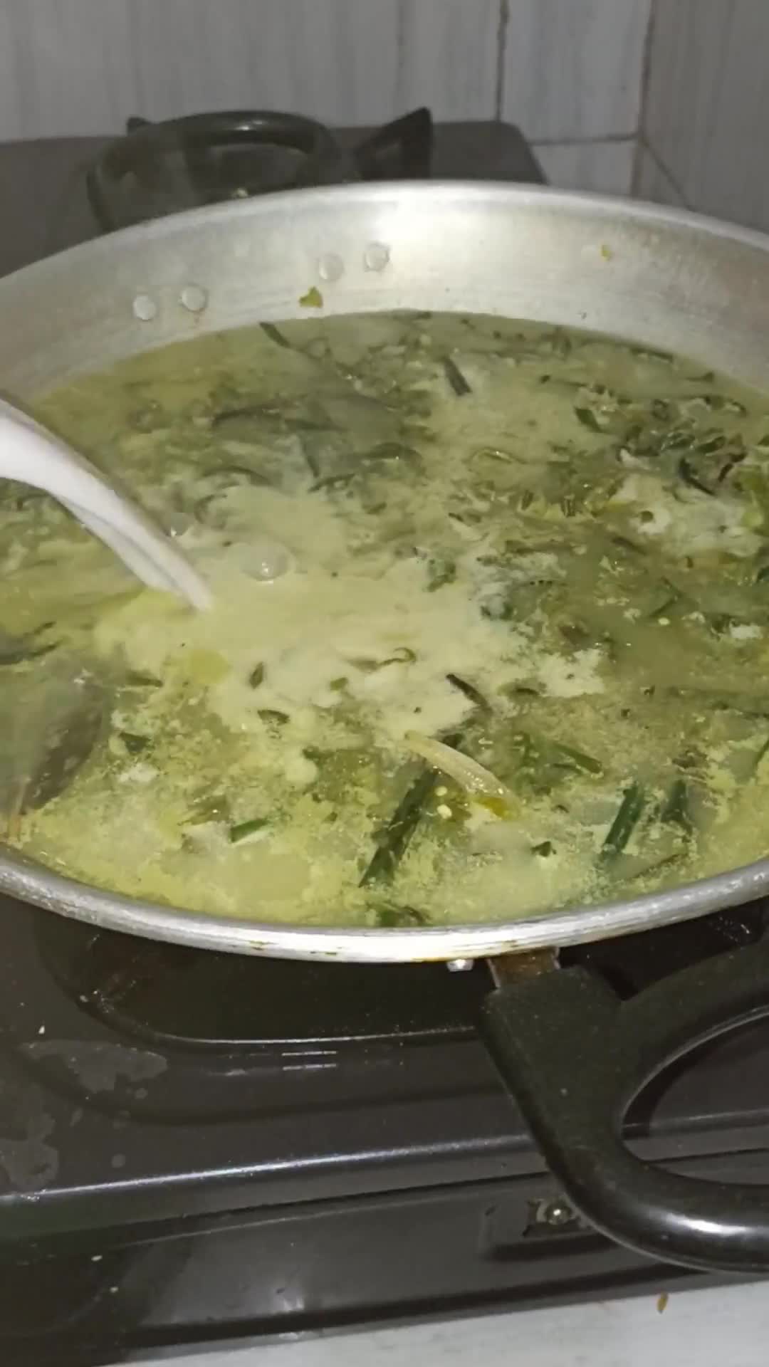 Foto langkah ke 4 dari resep Gulai pakis cabe rawit.