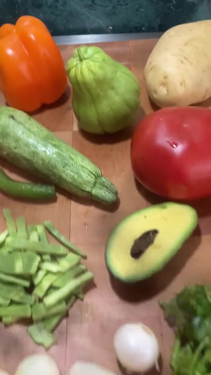 Foto del paso 1 de la receta: Delicioso hígado en caldo con verduras a la @jauregrill