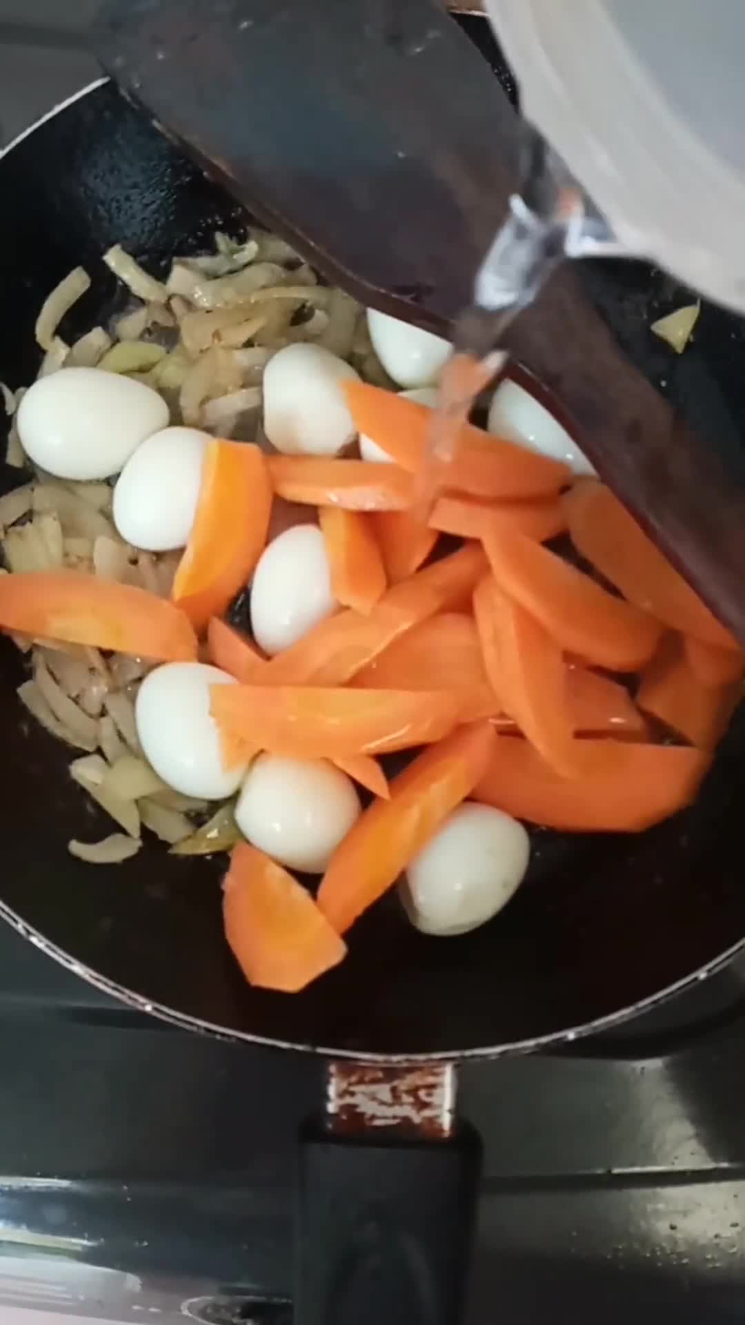Foto langkah ke 2 dari resep Sawi Pagoda Masak Bawang.