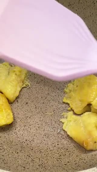 Foto langkah ke 2 dari resep Dadar Gulung Pisang Simple.