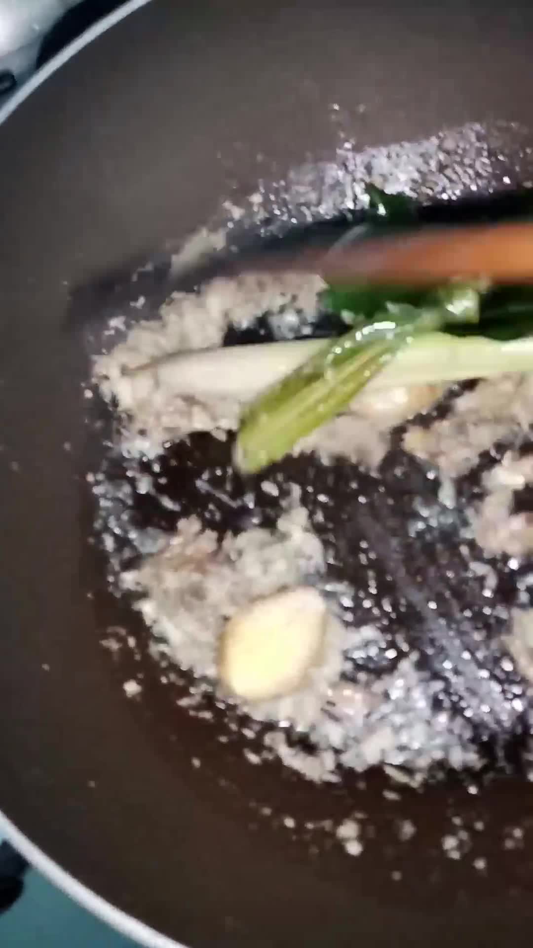 Foto langkah ke 1 dari resep Tumpeng Nasi Uduk Peda.