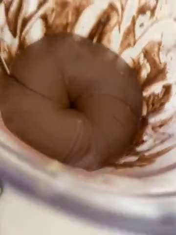 صورة لخطوة 1 من وصفة موس الافوكادو بالشوكولاتة من ثلاث مكونات فقط 😋😋