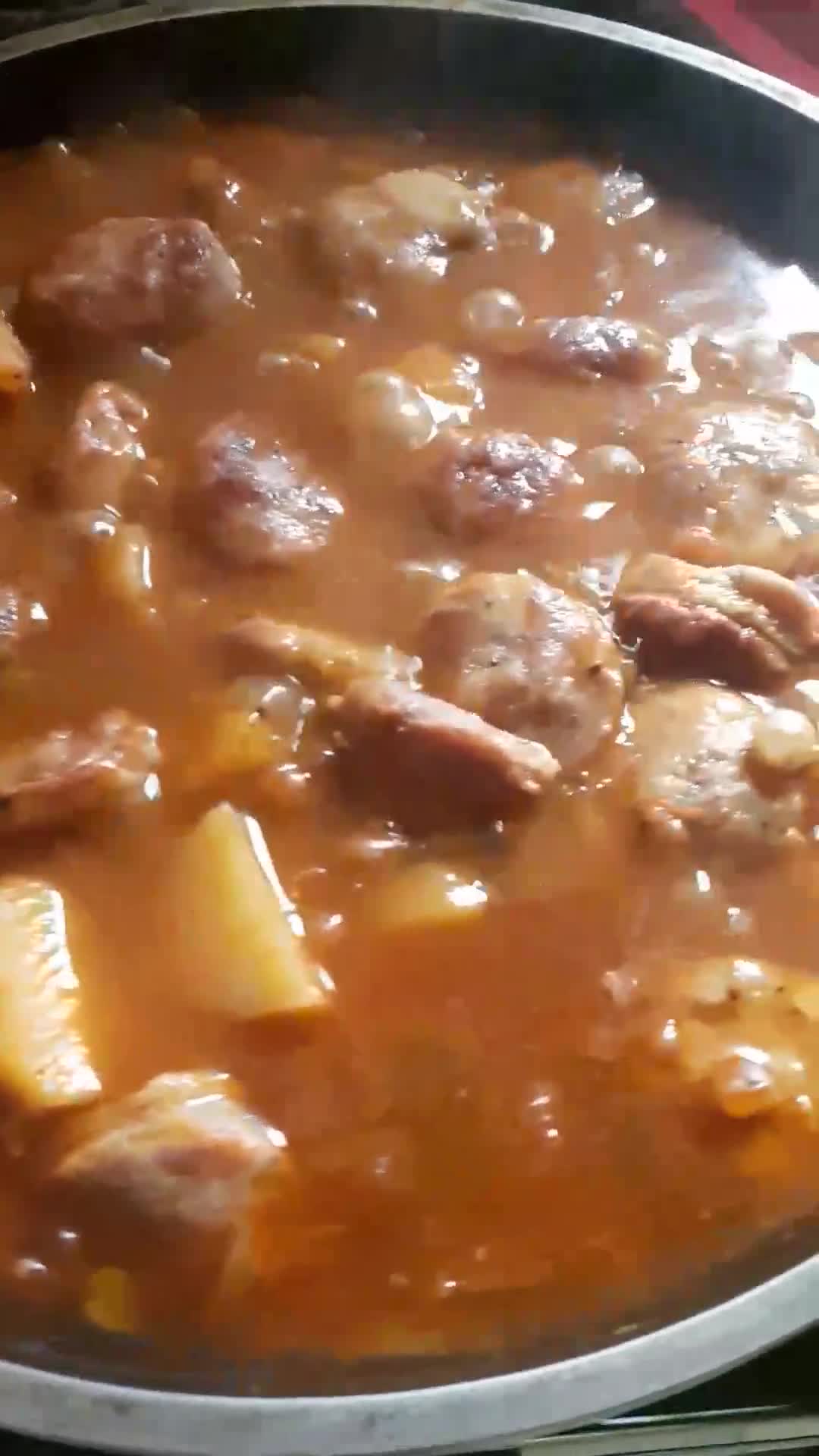 Foto del paso 2 de la receta: Chorizo a la Pomarola con Papas