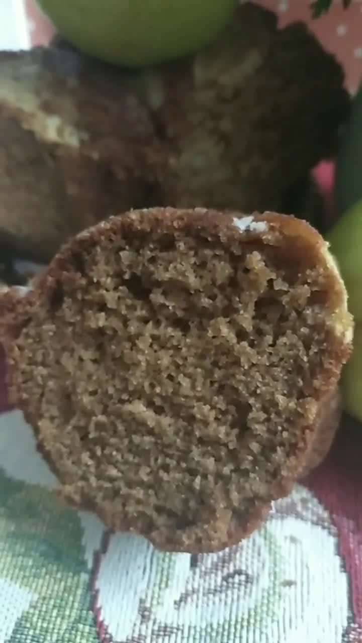 Φωτογραφία βήματος 5 της συνταγής Κέικ 🍞 της Έλενας με κομμάτια μήλου 🍏 και αλεύρι ολικής άλεσης