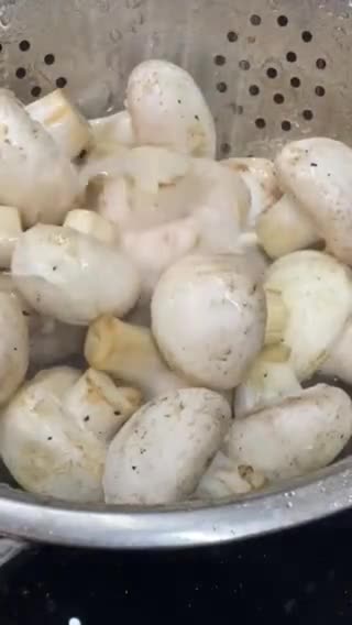 Фото кроку 1 до Смачні мариновані печериці 🍄.