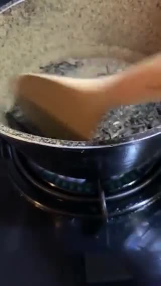 Foto langkah ke 1 dari resep Roasted Milk Tea.