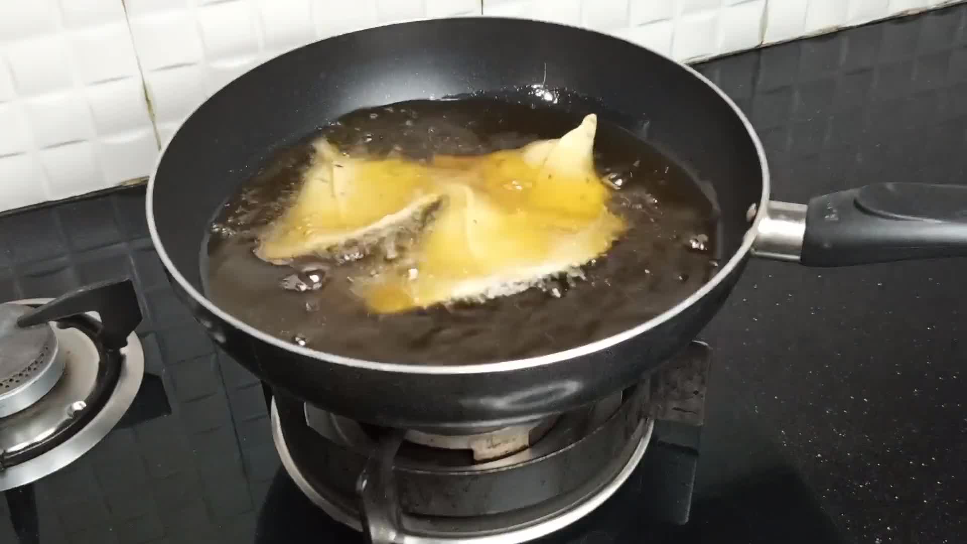 A picture of step 12 of Aloo Ke samosay.