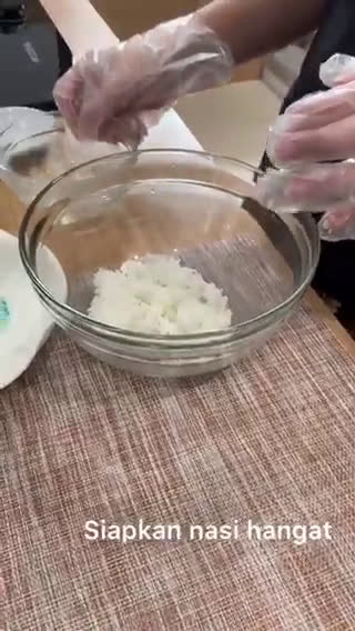 Foto langkah ke 5 dari resep Bola bola Nasi.