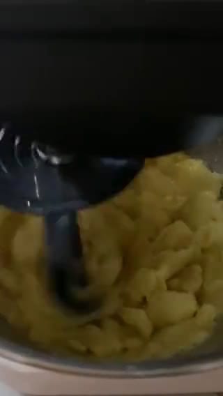 Foto langkah ke 3 dari resep Choux Pastry.