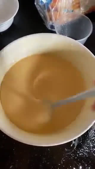 Hình bước làm 3 của món Bánh nướng chảo pancake siêu dễ (không cần lò nướng, không máy đánh trứng, không phới)