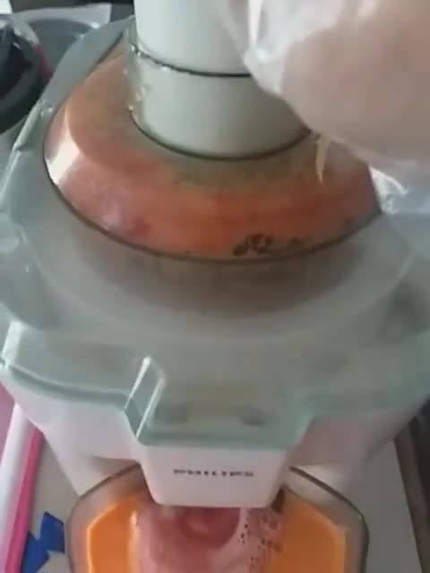 Foto langkah ke 3 dari resep 48. JUS Wortel Tomat.