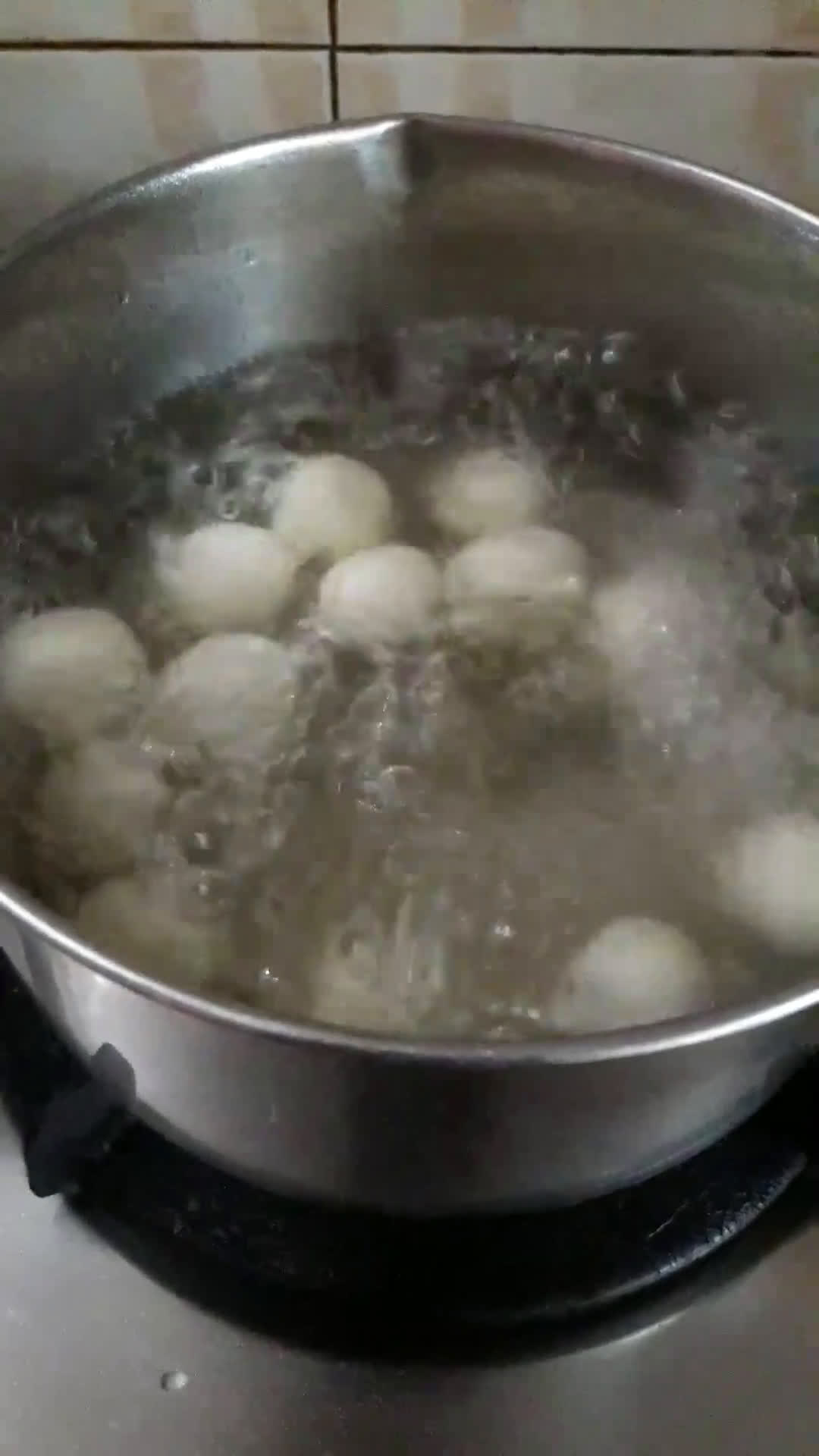 रसगुल्ले (Rasgulle ki recipe in Hindi) रेसिपी चरण 4 फोटो