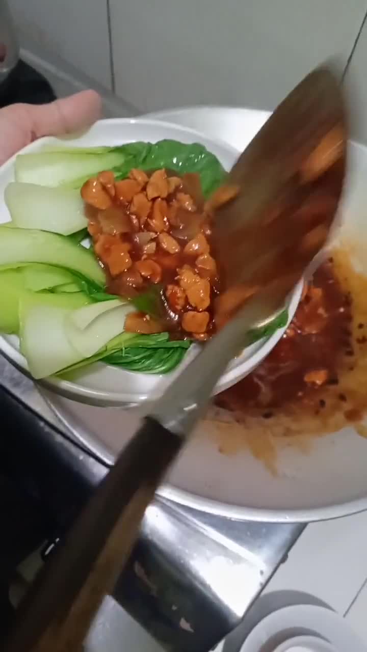 Foto langkah ke 2 dari resep Pokcoy siram ayam cincang.