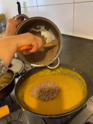 Foto del paso 7 de la receta: Spaghetti con carne de Murillo con patacones y tomates con orégano 🌿