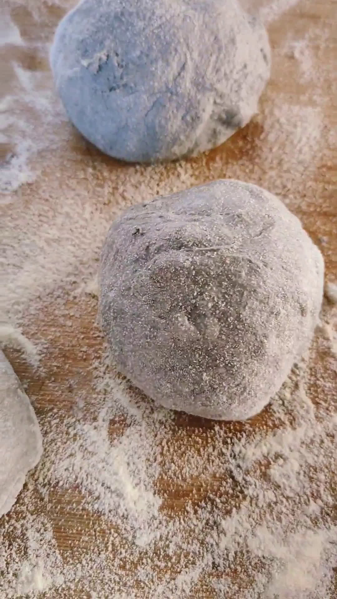 Foto del passaggio 2 della ricetta Focaccia al nero di seppia gourmet